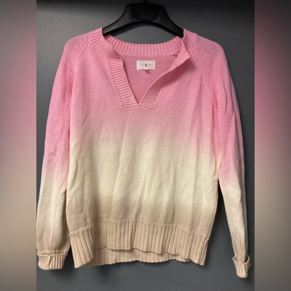 💛TODAY**$15***Lou & Grey variegated pink/ beige tones/ombré design v-neck swtr. - Picture 1 of 5